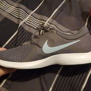 S10 W Nike Revolution Shoes